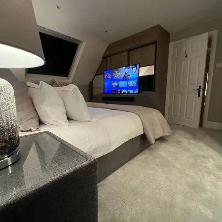 Luxurious 4 Bedroom Home In The Heart Of The Cotswolds With Hot Tub! Stow-on-the-Wold Exterior photo