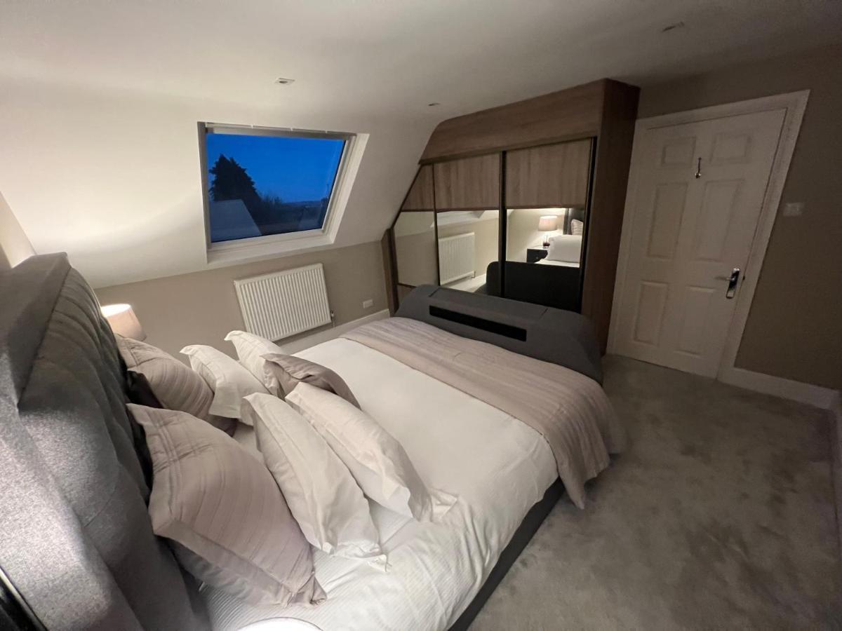Holiday home Luxurious 4 Bedroom In The Heart Of The Cotswolds With Hot Tub! *