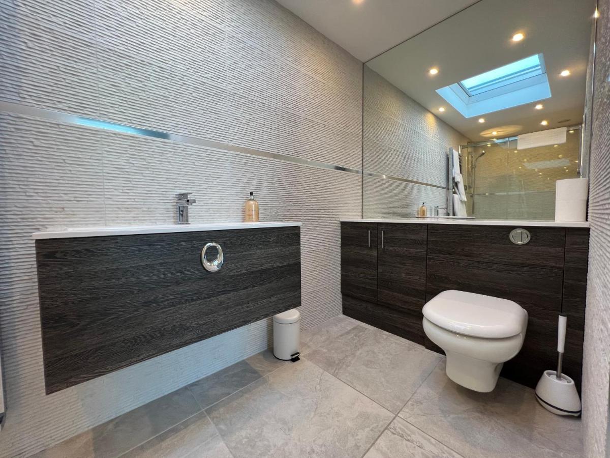 Luxurious 4 Bedroom In The Heart Of The Cotswolds With Hot Tub! * Stow-on-the-Wold
