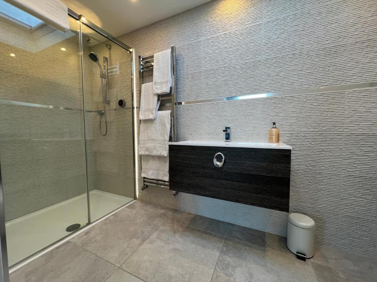 Luxurious 4 Bedroom In The Heart Of The Cotswolds With Hot Tub! Holiday home Stow-on-the-Wold