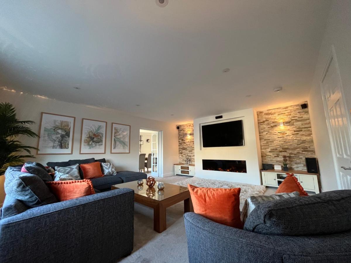 Luxurious 4 Bedroom In The Heart Of The Cotswolds With Hot Tub! Holiday home Stow-on-the-Wold