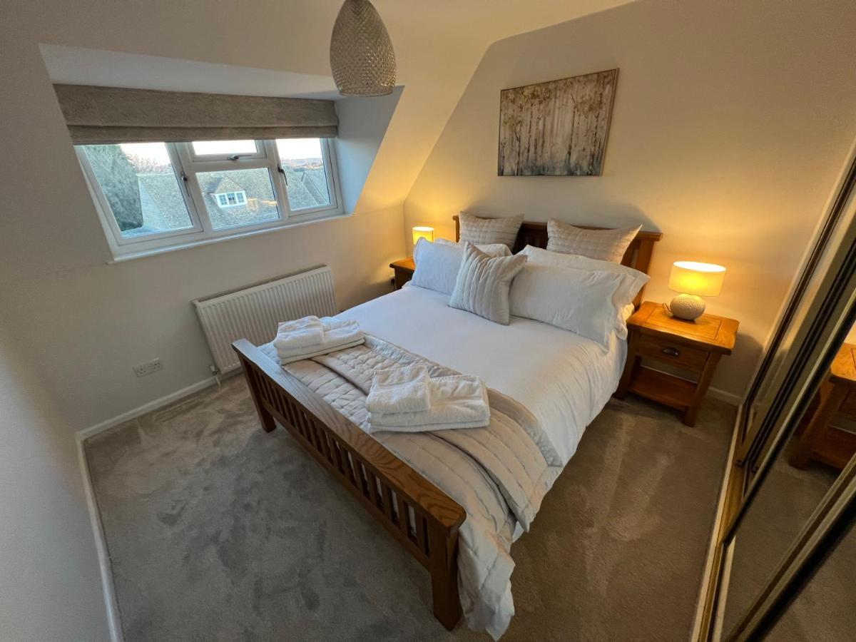 Holiday home Luxurious 4 Bedroom In The Heart Of The Cotswolds With Hot Tub!