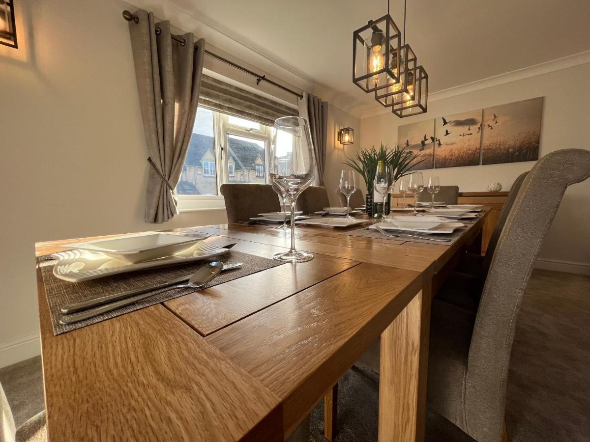 Holiday home Luxurious 4 Bedroom In The Heart Of The Cotswolds With Hot Tub! *