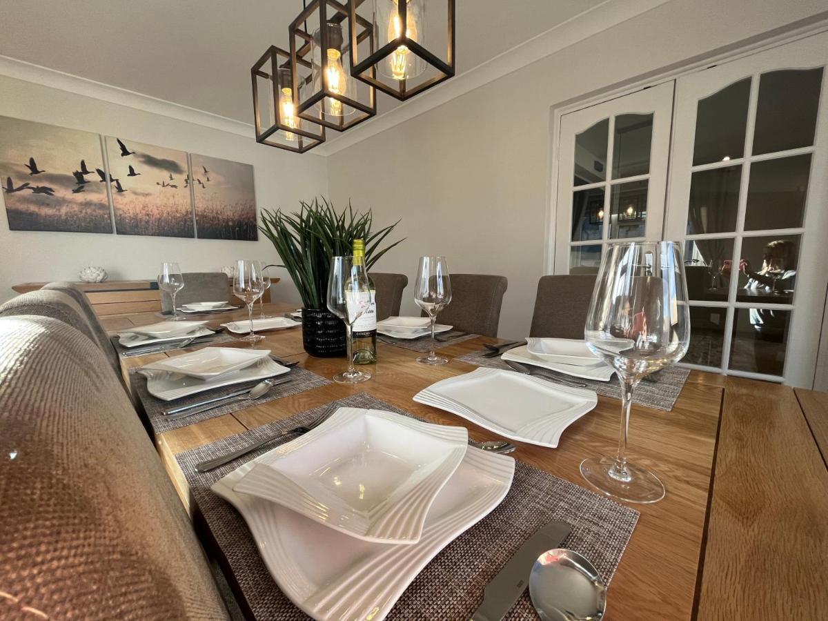 Holiday home Luxurious 4 Bedroom In The Heart Of The Cotswolds With Hot Tub!