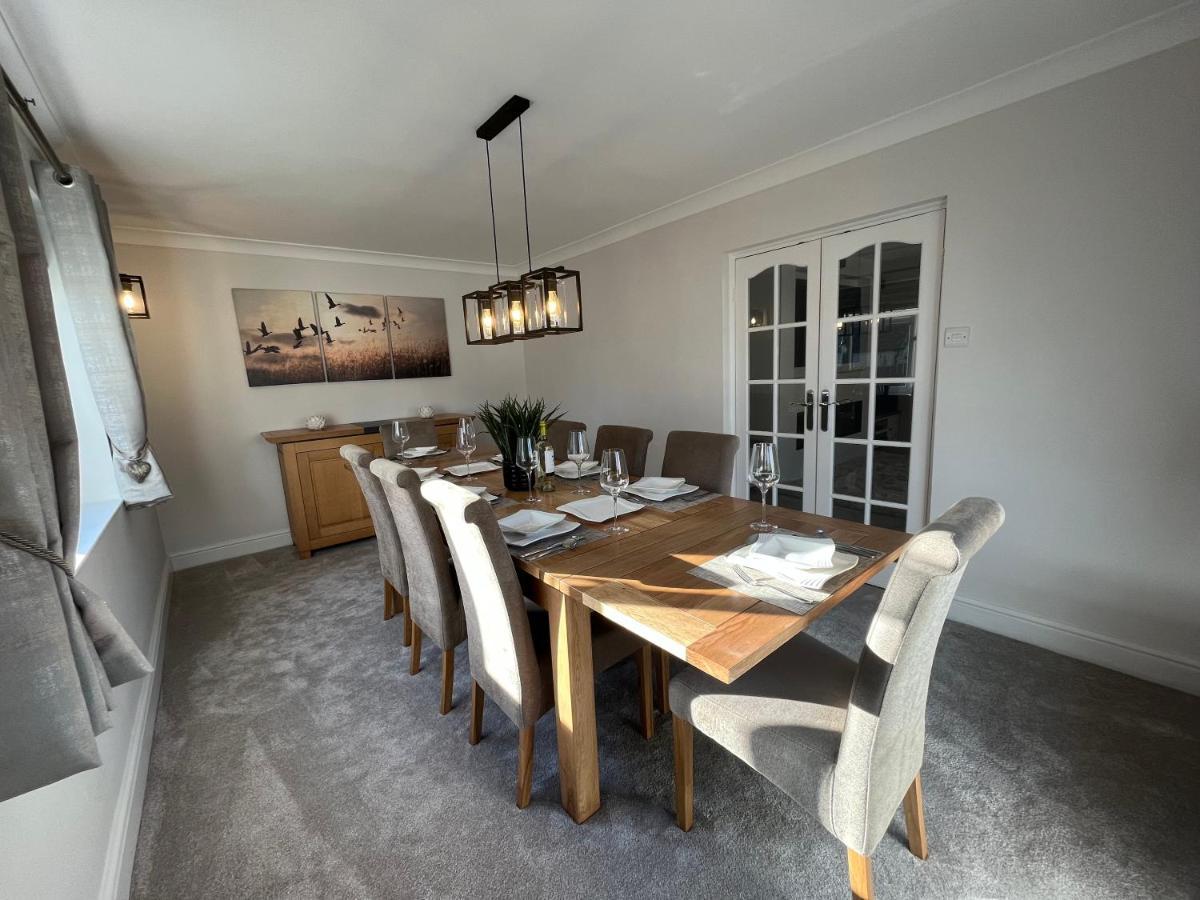 Luxurious 4 Bedroom In The Heart Of The Cotswolds With Hot Tub! Holiday home