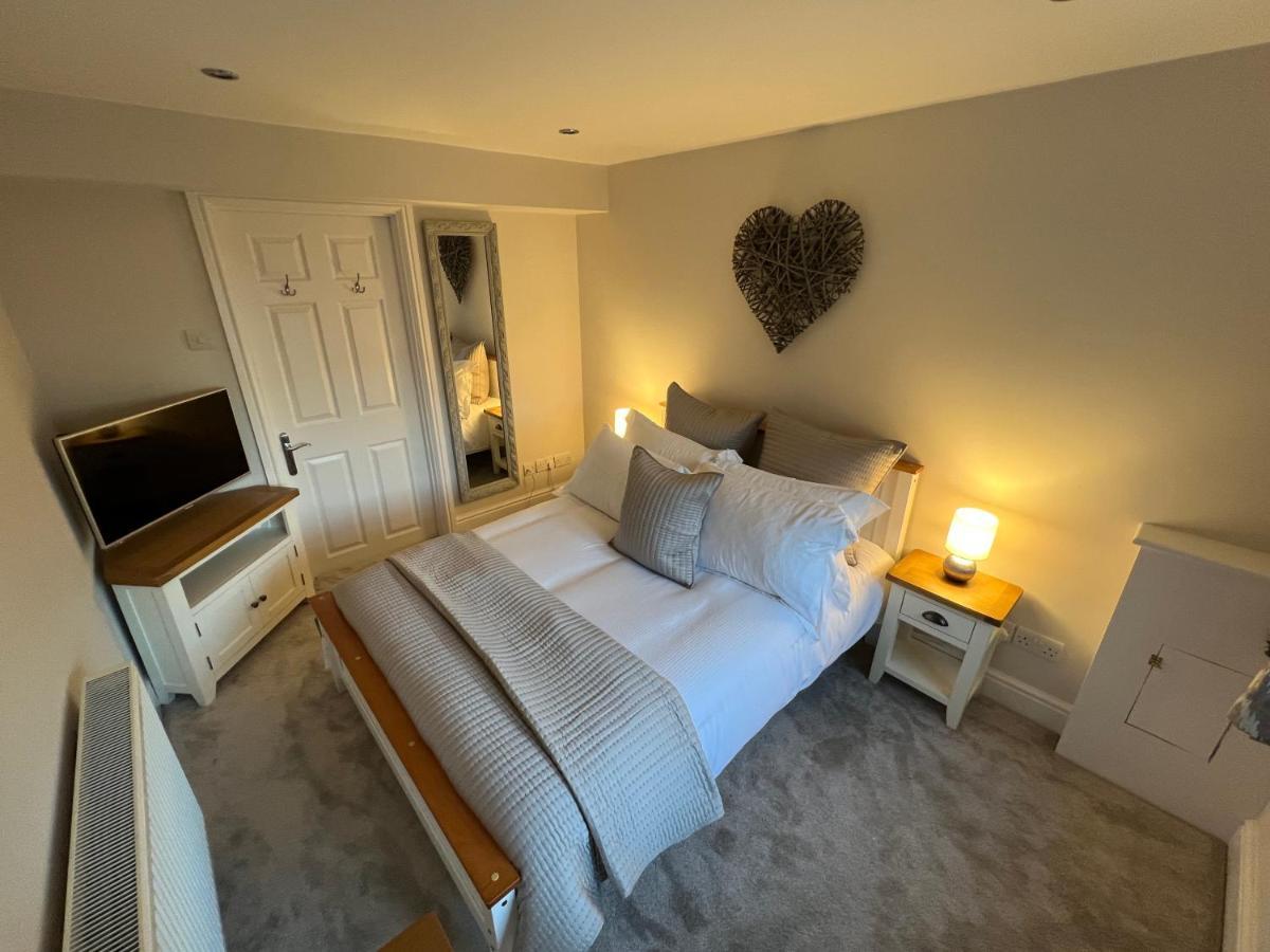 Luxurious 4 Bedroom In The Heart Of The Cotswolds With Hot Tub! * Stow-on-the-Wold